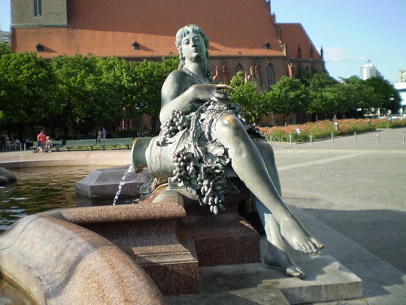 berlin 012.JPG - A fountain near Berlin's TV tower and the Rotes Rathaus